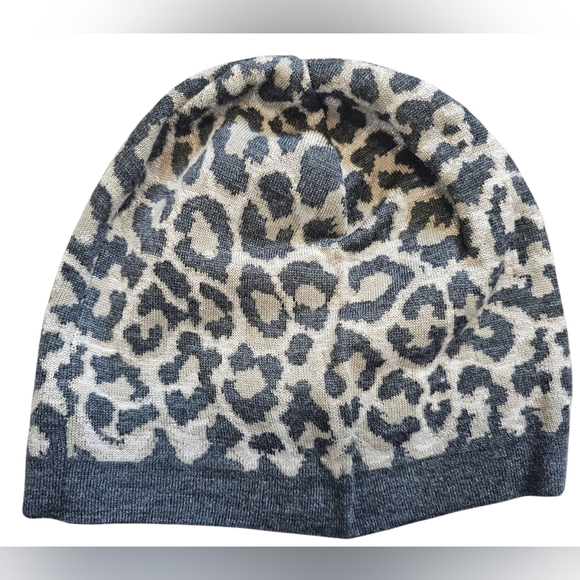 Coach Gray/Tan Leopard Beanie and Scarf Set. New In Box. - Picture 3 of 7